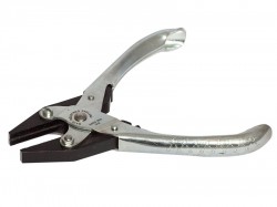 Maun Flat Nose Pliers Serrated Jaw 160mm (6.1/2in)